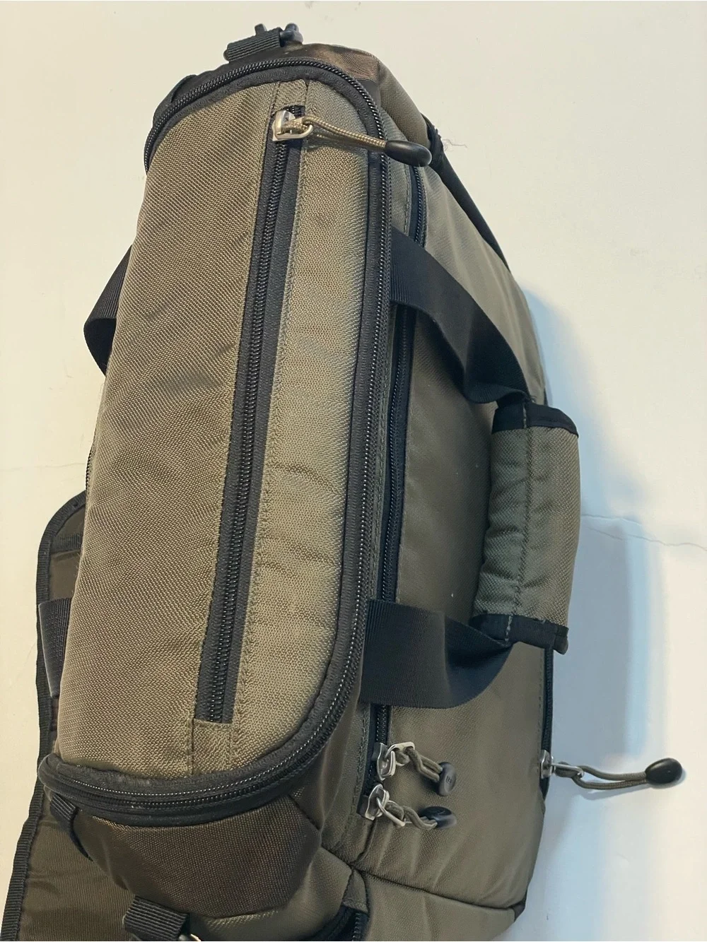 REI Unisex Olive and Black Duffel Satchel RECREATIONAL EQUIPMENT INC. 14 X 10 X6